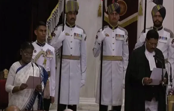 भारत के नए प्रधान न्यायाधीश बने न्यायमूर्ति भूषण रामकृष्ण गवई ,राष्ट्रपति ने दिलाई शपथ