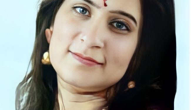 देह की दीवारें और आत्मा की पुकार”