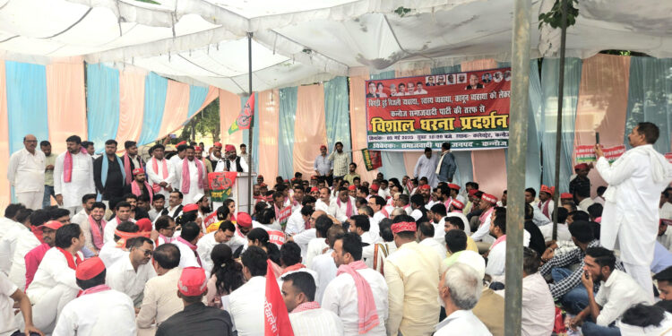 कन्नौज: बदहाल व्यवस्था को लेकर सपा का हल्ला बोल