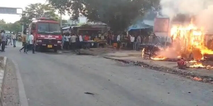 कन्नौज: समोसे की दुकान में लगी आग, सात दुकानें जलकर खाक