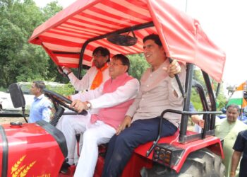 DEHRADUN-ट्रैक्टर की स्टेयरिंग पर सीएम धामी: जनता से जुड़कर ही होता है सच्चा नेतृत्व