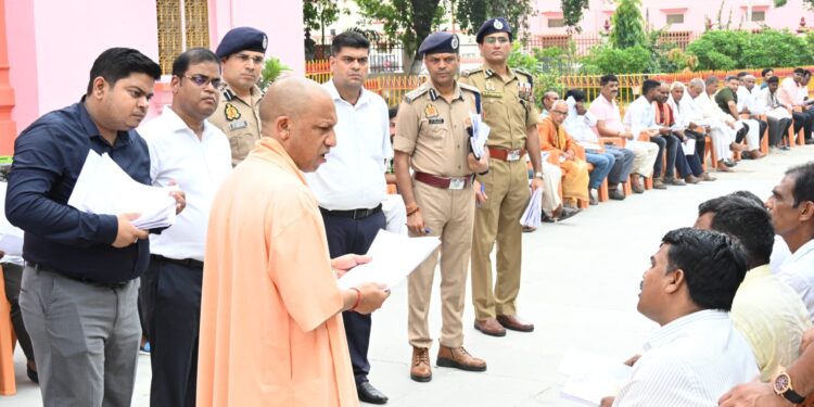 GORAKHPUR-समस्या का समाधान होगा, सबको न्याय मिलेगा : मुख्यमंत्री*