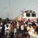 BHARATPUR-गुर्जर महापंचायत के बाद लोगों ने ट्रेन पटरी पर बोला धावा,दिल्ली- मुंबई रेलमार्ग पर यातायात रुका