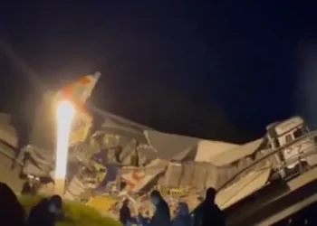 moscow :रेलवे ब्रिज ढहने से पटरी से डिरेल हुई रेल ,7 लोगो की मौत ,30 घायल