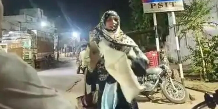 कन्नौज: महिला ने धमकाया, जब भाजपा सरकार नही रहेगी तो कौन बचाएगा…