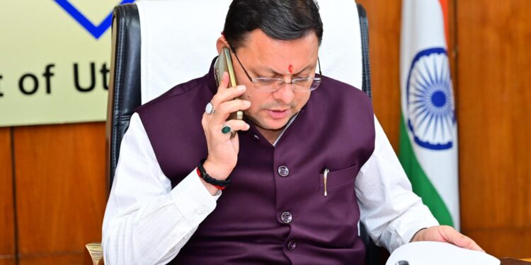 देहरादून-मुख्यमंत्री धामी ने जनसमस्याओं पर की फरियादियों से बात