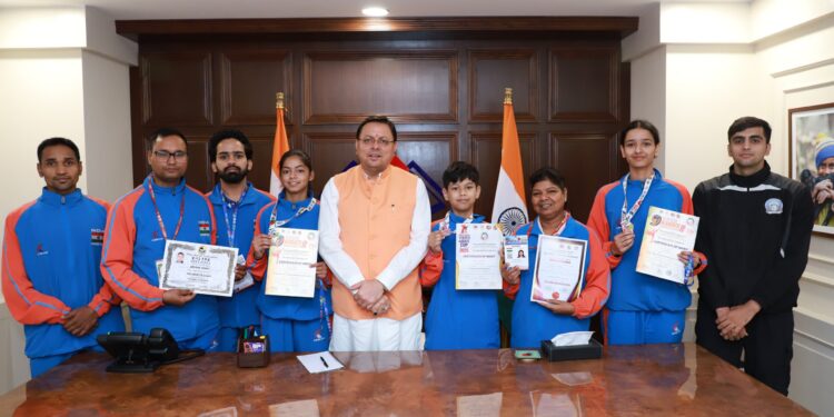 DEHRADUN-मुख्यमंत्री ने उत्तराखंड के कराटे चैंपियन्स को किया सम्मानित।