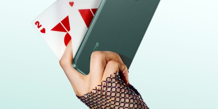 रियलमी ने सबसे बेहतर परफॉर्मेंस के साथ 15 सीरीज़ लॉन्च की*