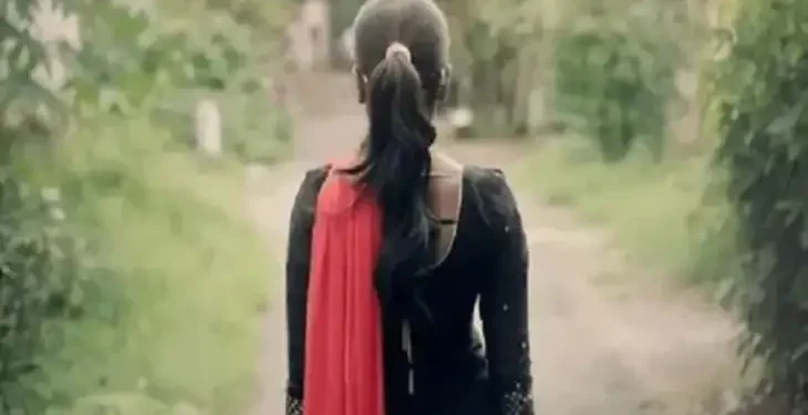 TRENDING NEWS-पापा की पॉकेट से कुरकुरे चिप्स के लिए पैसे चुराती थी ये बच्ची ,पुलिस के सामने खुद ही जाकर कर दिया सरेंडर