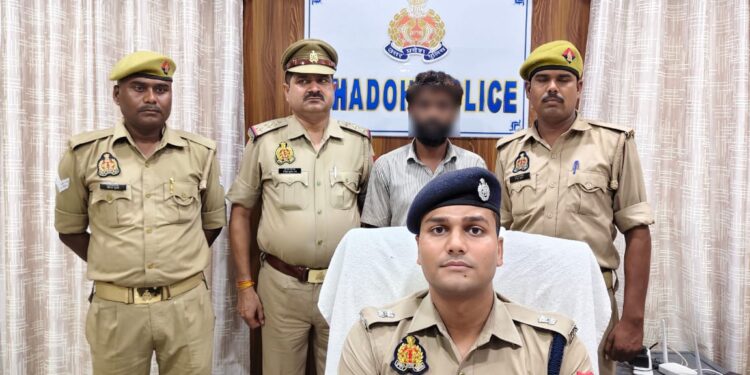 भदोही : जमीनी विवाद में बेटे ने की, पिता की गला दबाकर हत्या