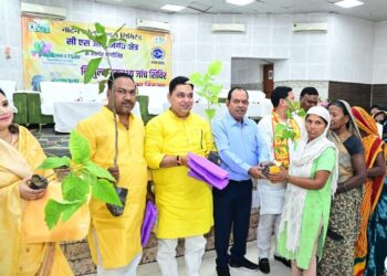 सिंगरौली -एनसीएल  की  जयंत  परियोजना  ने  “एक  पेड़  माँ  के  नाम”  अभियान  के  तहत 1000 पौधों  का  किया  वितरण*