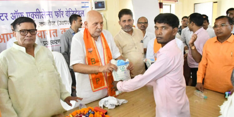 कन्नौज:  कृषि मंत्री ने सब्जी उत्कृष्टता केन्द्र उमर्दा का किया निरीक्षण