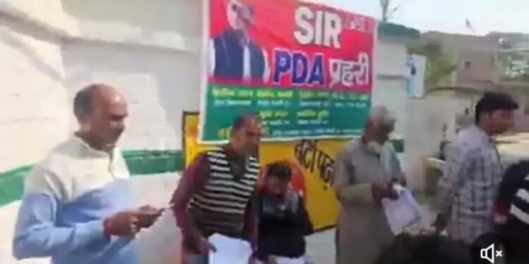 कन्नौज: अखिलेश ने एस आई आर में सफाईकर्मी की ड्यूटी पर उठाए सवालः बोले- यह लोकतंत्र से धोखाधड़ी