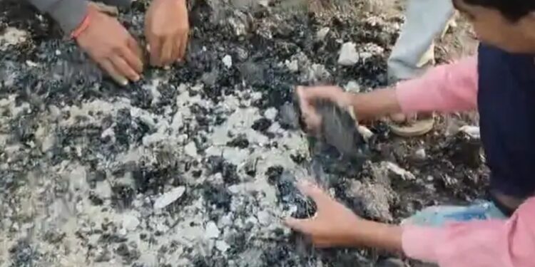 कन्नौज: कुछ ही दिन में उखड़ गयी 20 लाख की लागत से बनी सड़क