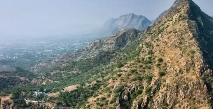 NEW DELHI-अरावली पर्वतों को बचाओ, पर्वत श्रंखला हटाने के गम्भीर परिणाम जान उड़ जाएगी नींद