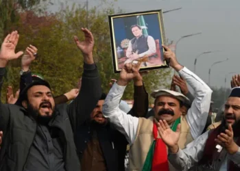 इस्लामाबाद-जेल में बंद पूर्व पीएम इमरान खान से मुलाकात के लिए बहनों की मेहनत रंग लाई