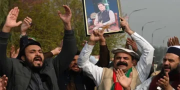 इस्लामाबाद-जेल में बंद पूर्व पीएम इमरान खान से मुलाकात के लिए बहनों की मेहनत रंग लाई