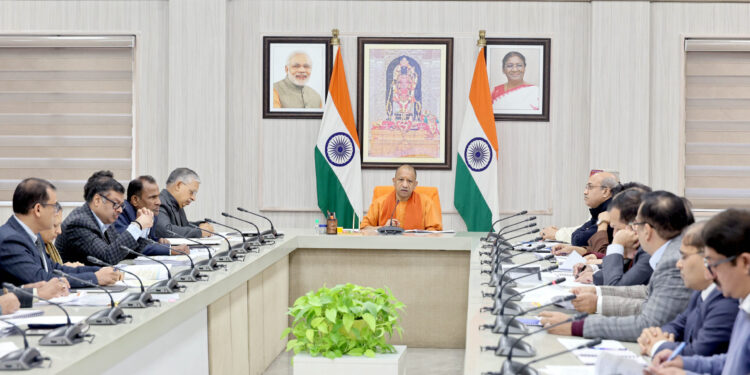 LUCKNOW-मुख्यमंत्री ने वित्त विभाग के कार्यों की समीक्षा की