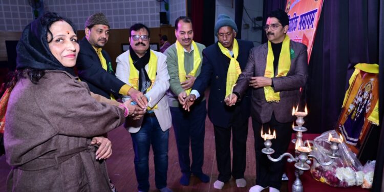 लखनऊ-अपनी माटी–अपनी शान’ टीम ने सांस्कृतिक पारिवारिक समागम का आयोजन किया