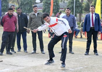 LUCKNOW-राजभवन में परंपरागत खेल प्रतियोगिताएं आज 15 वें दिन भी रही जारी