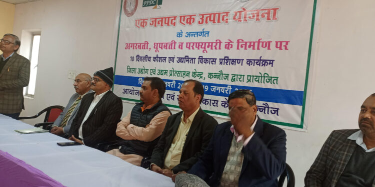 कन्नौज: राज्यमंत्री ने दिए निर्देश, आउटसोर्सिंग नियुक्तियों के लिए हो स्पष्ट शासनादेश