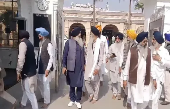 SGPC :अब कोई भी कर्मचारी पैंट-शर्ट पहनकर ड्यूटी पर नहीं आएगा, बल्कि पजामा-कुर्ता पहनना जरूरी होगा।