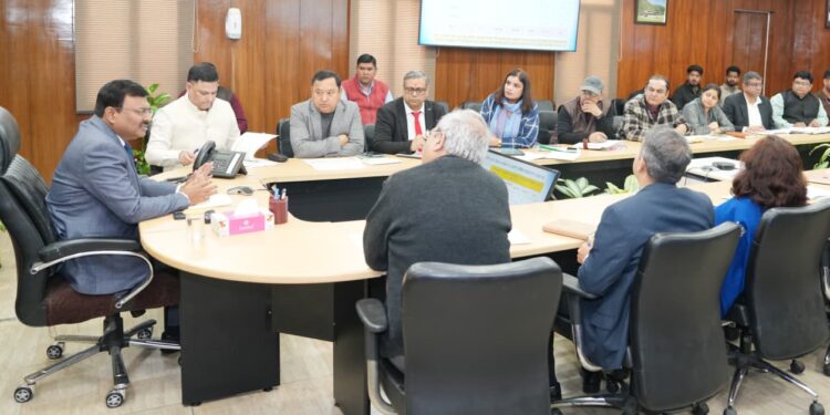 देहरादून – पलायन रोकथाम व सीमांत क्षेत्रों में रोजगार योजनाओं को तेज़ी से लागू करने के निर्देश