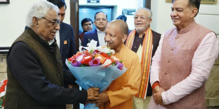 LUCKNOW-जनता से जुड़े मुद्दों को सदन में रखें, स्वस्थ चर्चा से कराएं प्रदेश का विकासः मुख्यमंत्री