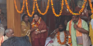 कन्नौज: अपर्णा यादव पहुंची ठठिया, ब्रह्मलीन देव शरण नंद महाराज की मूर्ति का अनावरण