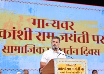 लखनऊ -हक मांगने से नहीं मिलता बल्कि उसके लिए लड़ना पड़ता है- राहुल गांधी*