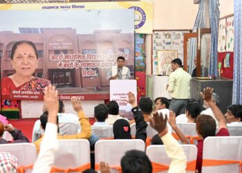 लखनऊ:राज्यपाल के प्रेरणादायी मार्गदर्शन में जन भवन स्थित आदर्श माध्यमिक विद्यालय में नामांकन वृद्धि हेतु विशेष शिविर आयोजित
