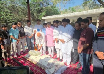 LUCKNOW-स्व0 हरीश राणा के पार्थिव शरीर के अंतिम दर्शन करने पहुंचे अजय राय