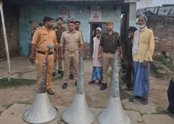 कन्नौज: पुलिस ने धार्मिक स्थलों से उतरवाए लाउड स्पीकर, 62 की आवाज़ धीमी करवाई