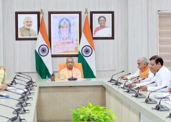 LUCKNOW-मुख्यमंत्री ने हथकरघा विभाग के कार्यों की समीक्षा की