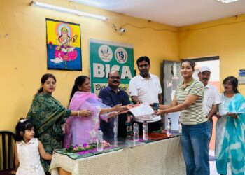 रेणुकूट।(सोनभद्र) बीका कंप्यूटर सेंटर में विद्यार्थियों को किया गया प्रमाण-पत्र वितरित