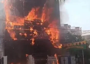 LUCKNOW-राजधानी लखनऊ के अलीगंज एरिया की कोचिंग में लगी भयानक आग ,14 बच्चे जिन्दा जले ,कई घायल