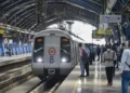 नई दिल्ली-जंतर मंतर धरना प्रदर्शन को देखते हुए दिल्ली के 16 मेट्रो स्टेशन किये गए अस्थाई रूप से बंद