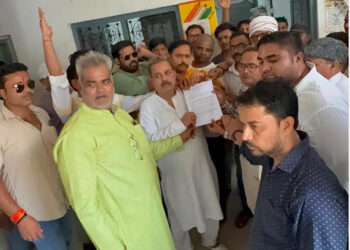 कन्नौज: नगरपालिका परिषद चेयरमैन प्रतिनिधि के खिलाफ प्रदर्शन, नारेबाजी